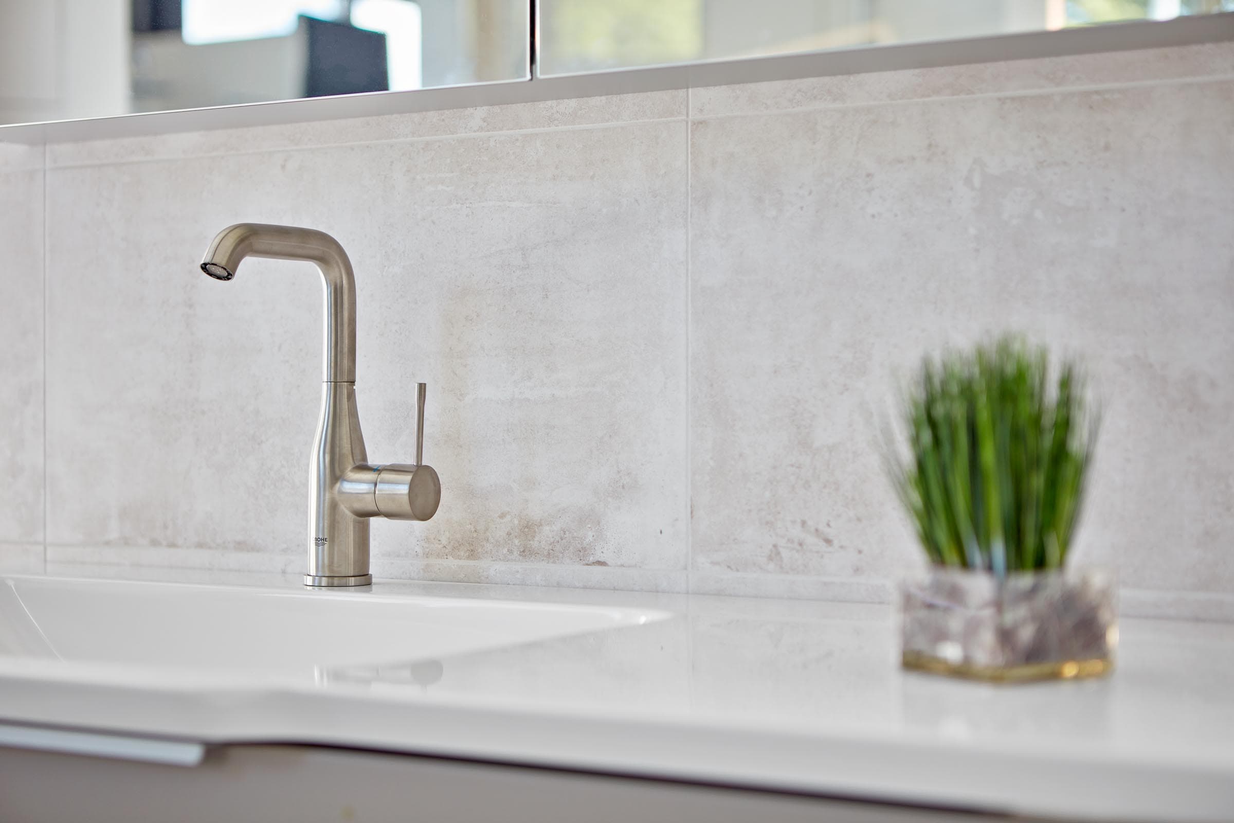 Eifer Sanitär Bad Waschbecken mit einer Pflanze